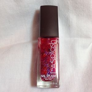 Glitter nail polish