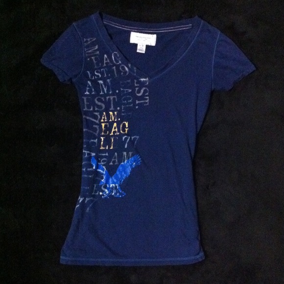 SOLD American Eagle v-neck shirt -Size XS