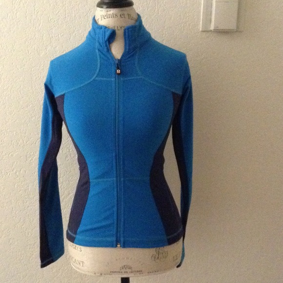 ❌Sold❌Lululemon running jacket size 4