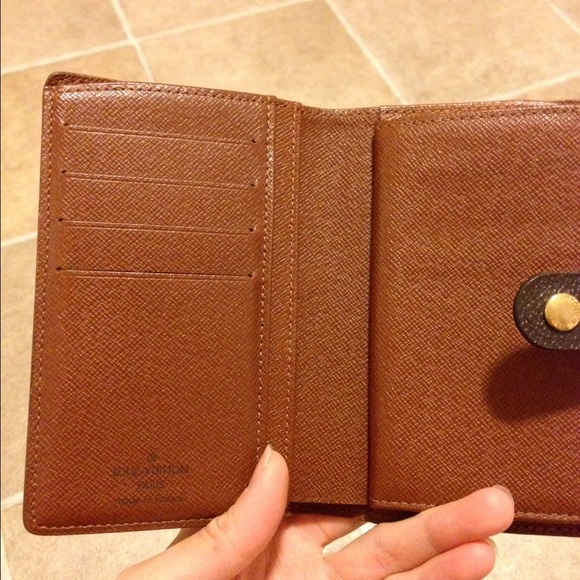 NOT AVAILABLE TRADED WITH @hezzhezz Louis Vuitton - Picture 3 of 4