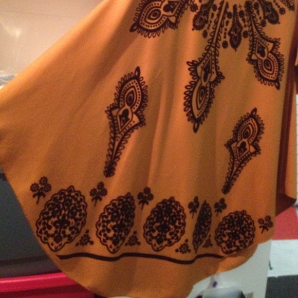 Beautiful poncho - Picture 3 of 4