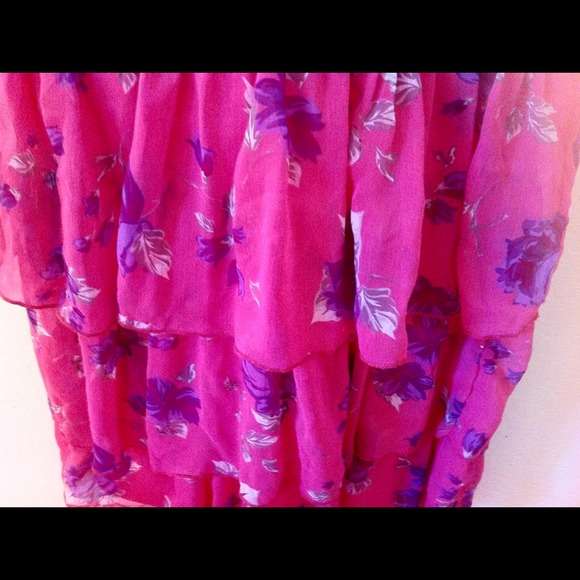 🌸Pretty Floral Ruffle Dress🌸 - Picture 2 of 3