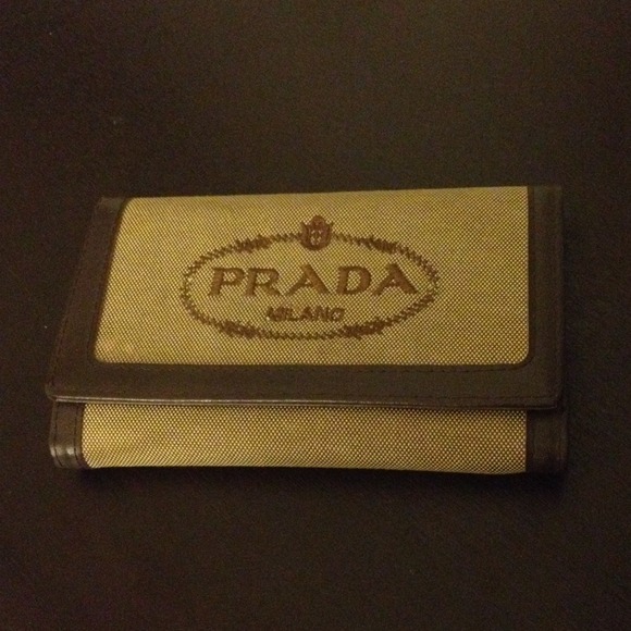 GIFTED❤️❤️❤️ Prada Wallet