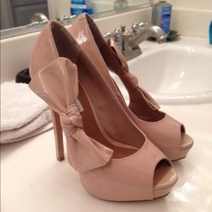 Steve Madden peep toe pumps. Size 6.5