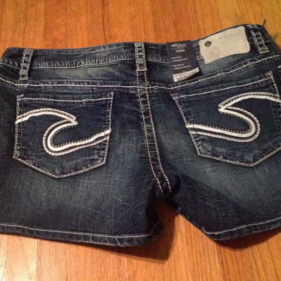 ❤️SOLD IN BUNDLE❤️ Silver shorts. NWT.