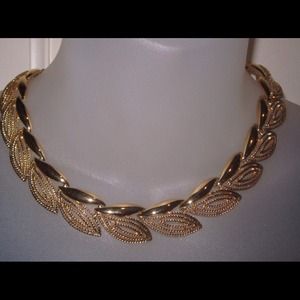 Beautiful gold tone necklace