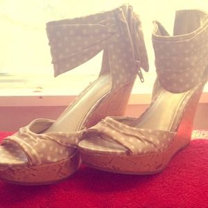 Wedges in color nude