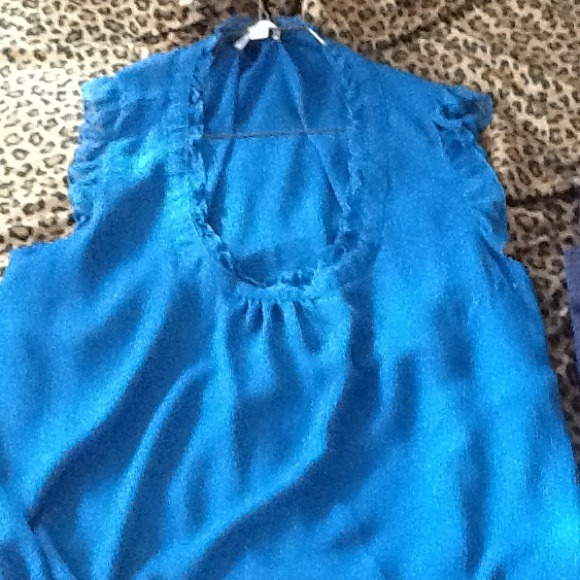 (Bundled)Beautiful blue sleeveless top