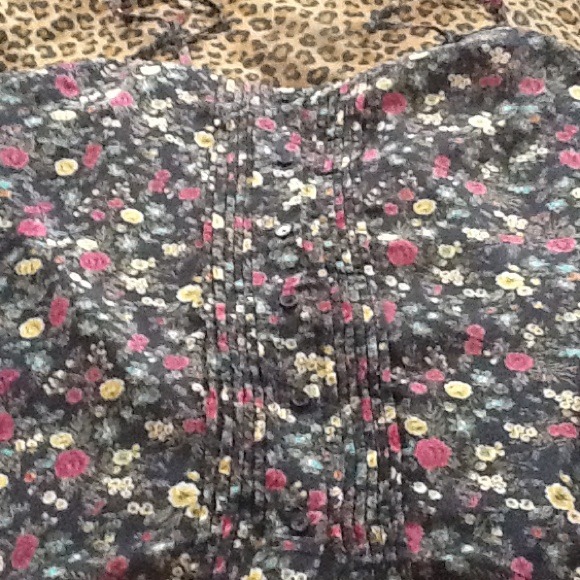 (traded@rachelleighann)Floral sleeveless top