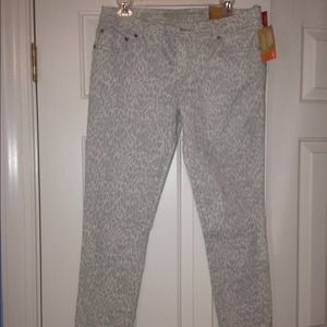 🌸 Cheetah skinny jeans