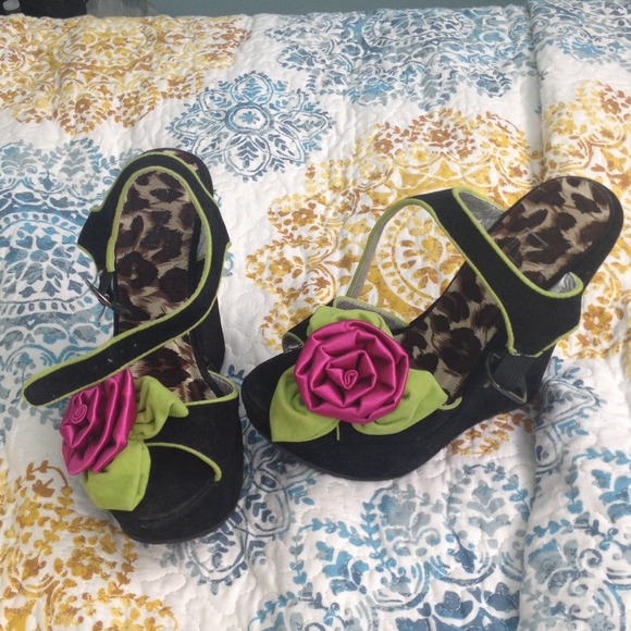 Flower Wedges size 5