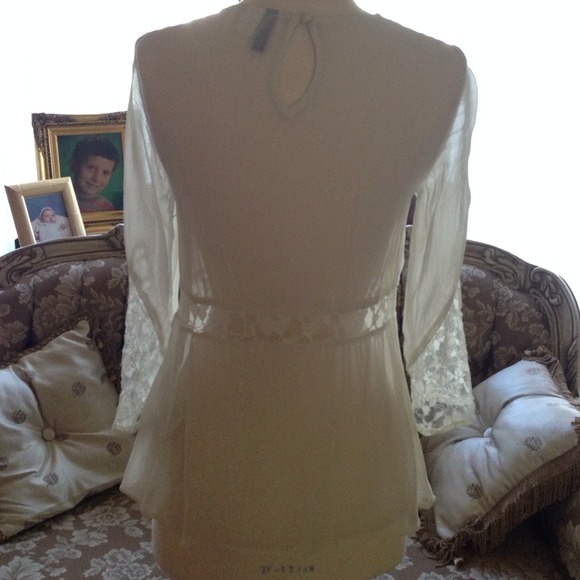 🚫BUNDLED🚫Lace peplum top - Picture 3 of 4