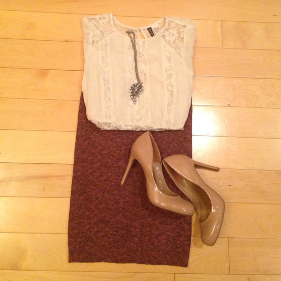 Tops - 🚫BUNDLED🚫Lace peplum top