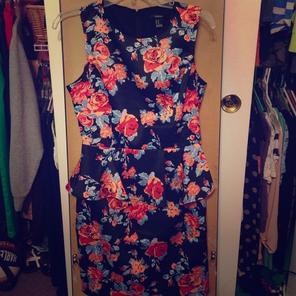 Forever 21 Dresses & Skirts - Floral peplum dress