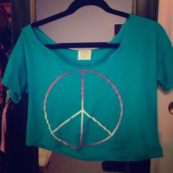 American Eagle Outfitters Tops - Peace crop top