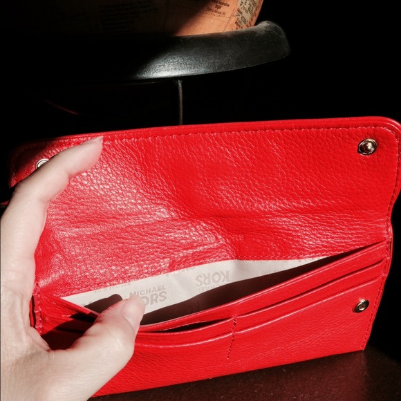 SOLD Michael Kors - Picture 3 of 4