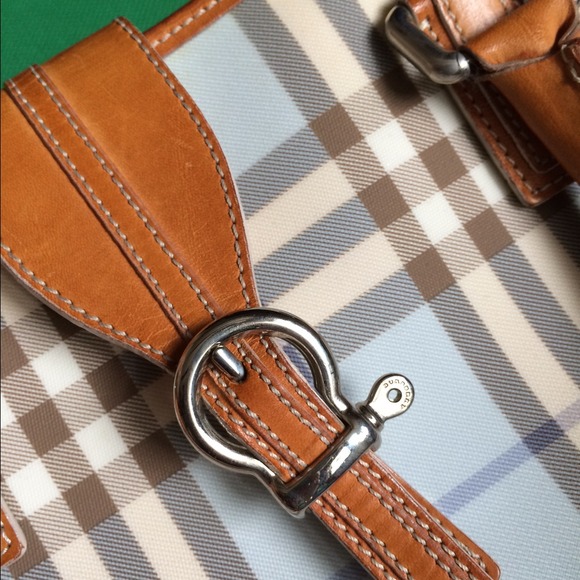 100%💗burberry💗 - Picture 4 of 7