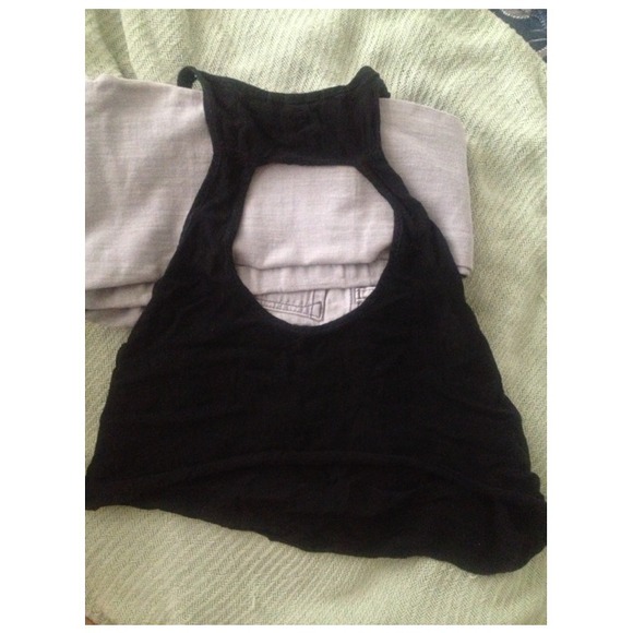 ❌SOLD❌⚡15$⚡BRANDY MELVILLE Erim black cutout tank - Picture 2 of 4