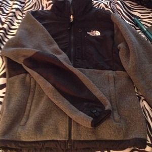 GREY W/ BLACK NORTHFACE DENALI