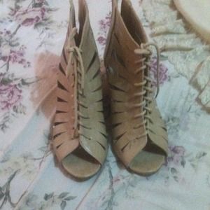 💗 beige wedges 💗