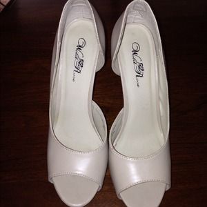 Wild Rose Taupe/Beige Peep Toes Size 9