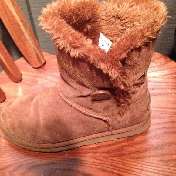 Authentic 💯💯💯 chestnut uggs!!