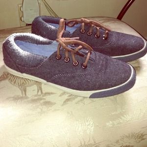 Varsity Mid Charcoal Keds