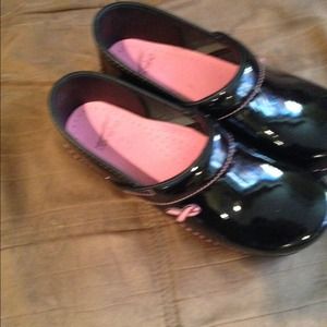Dansko breast cancer awareness