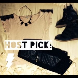 🌟Host pick 11/8🌟Blush top w/Black Lace Detail