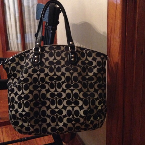 Sold! Coach bag - Picture 2 of 3