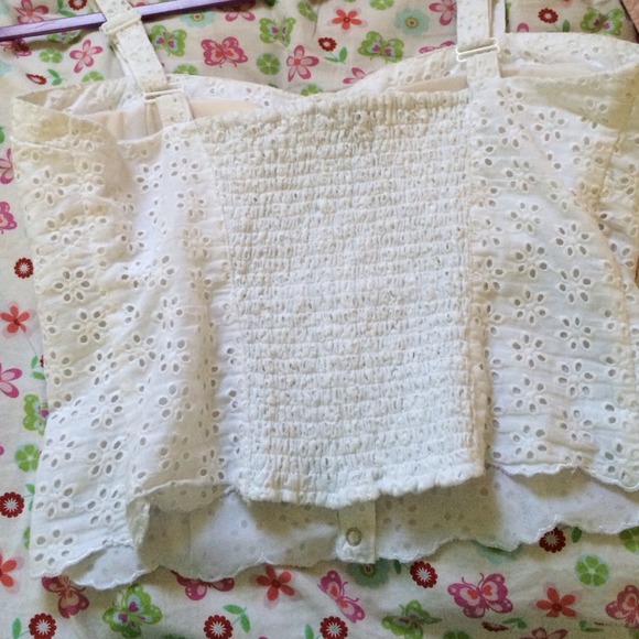 White Eyelet Lace Crop Top - Picture 4 of 4