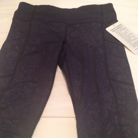 💥SOLD NWT lululemon speed tight-inkwell paisley