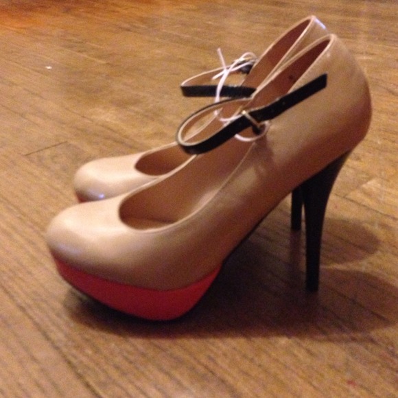 New with tags tan/orange heels