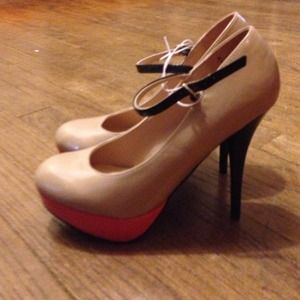 New with tags tan/orange heels