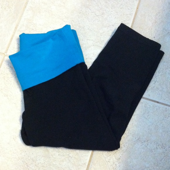 Victoria's Secret Pink crop leggings