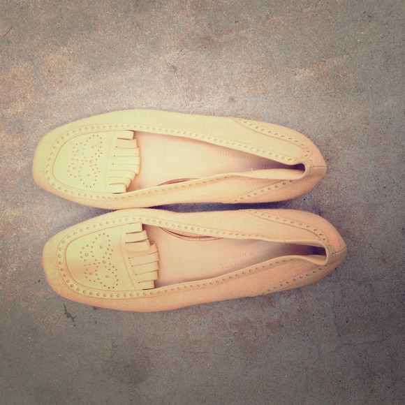 Gorgeous Bottega Veneta tan colored loafers.