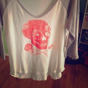 Volcom 3/4 light weight skull top BRAND NEW