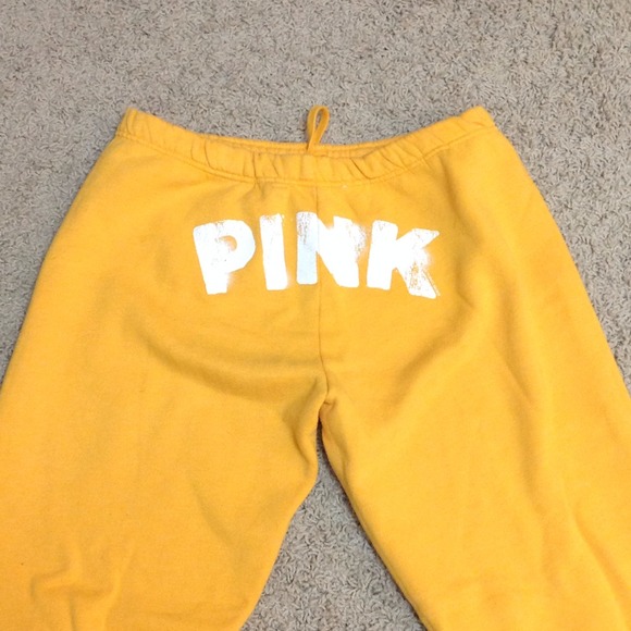🚫SOLD IN BUNDLE🚫PINK VS sweatpants - Picture 2 of 3