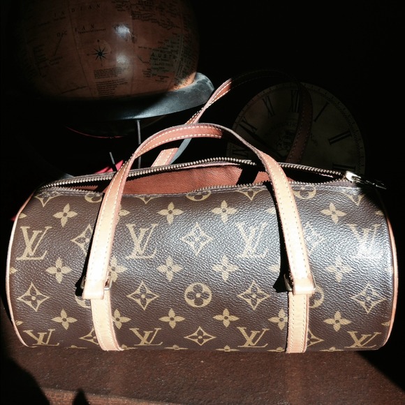 Authentic Louis Vuitton Papillon 26 - Picture 2 of 4