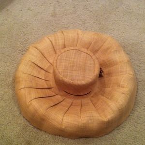 White House/Black Market.