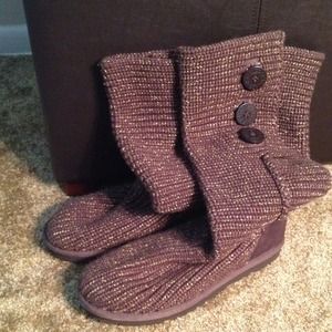 Brown knit Ugg boots size 9.  Excellent condition