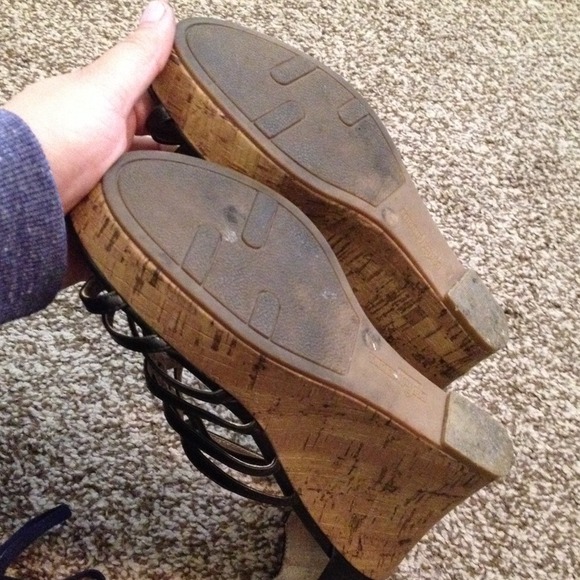 Black sandal wedges - Picture 2 of 3