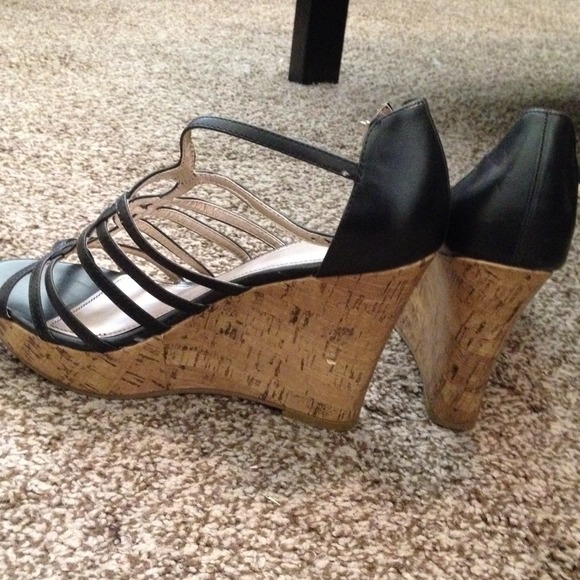 Black sandal wedges - Picture 3 of 3