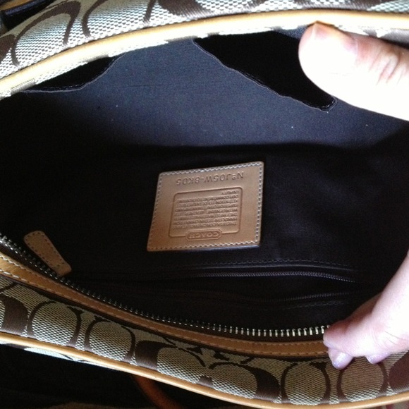 Authentic Coach Purse. Excellent Condition. - Picture 3 of 4