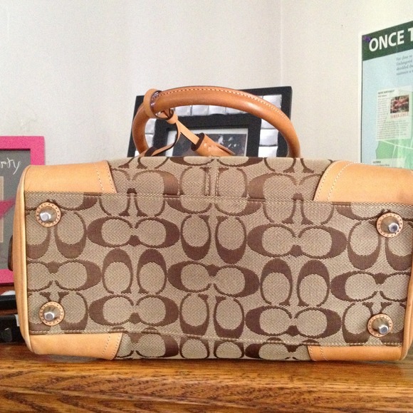 Authentic Coach Purse. Excellent Condition. - Picture 4 of 4