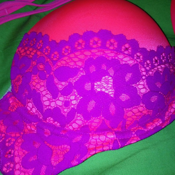 VS strapless bra!! 36C - Picture 2 of 3