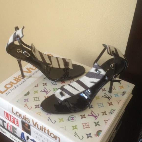 🚫Sold🚫New St John heels