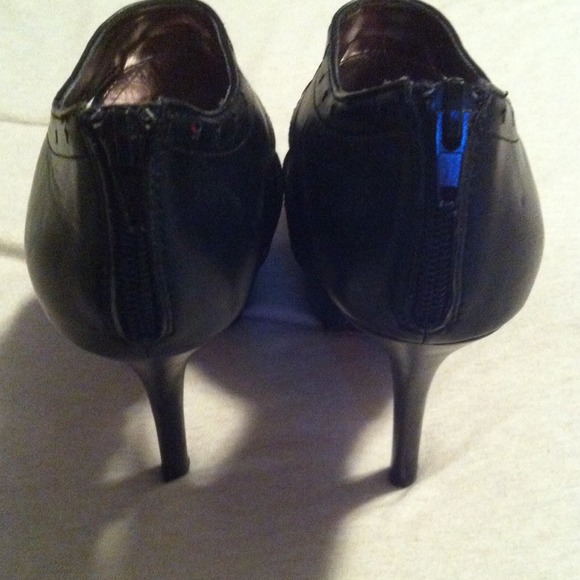 Sold Bettsyville cut out heels - Picture 4 of 4