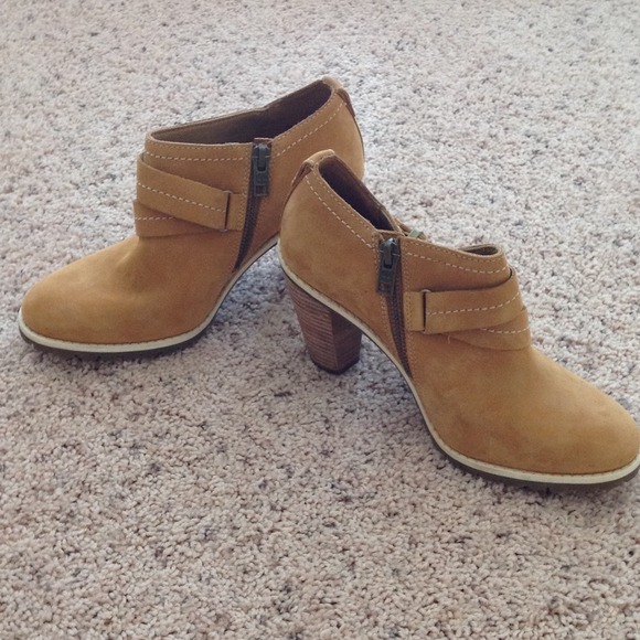 SOLD -NEW Timberland Boots-SOLD - Picture 2 of 3