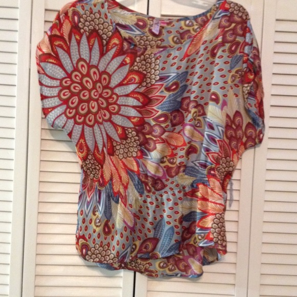 💜🌸SOLD❤️CUTE TOP 💜🌸